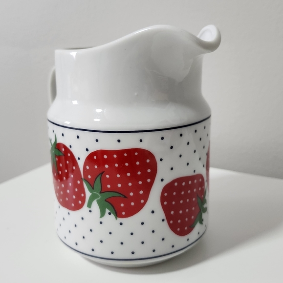 Vintage strawberries pitcher by Takahashi San Francisco - Picture 6 of 7